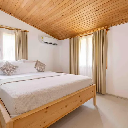 Etenna Beach Bungalows Bed & Breakfast