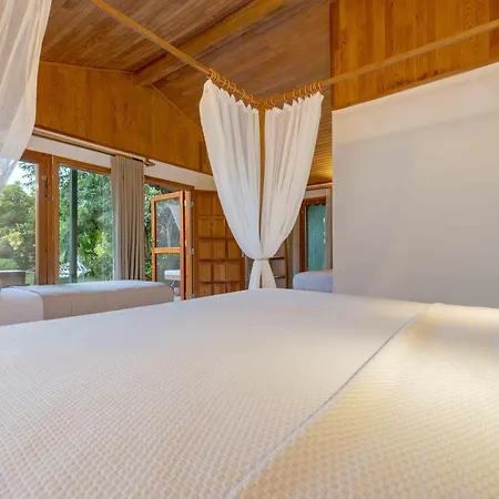 Etenna Beach Bungalows Bed & Breakfast 3*