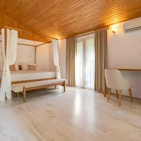 Etenna Beach Bungalows Bed & Breakfast 3*