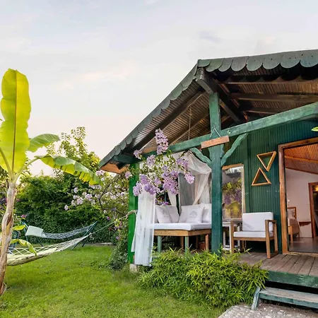 Etenna Beach Bungalows Bed & Breakfast