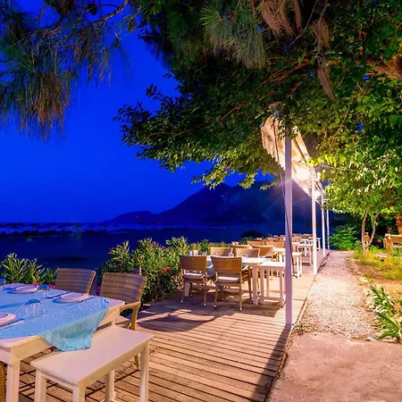 Bed & Breakfast Etenna Beach Bungalows