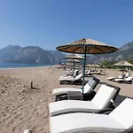 Bed & Breakfast Etenna Beach Bungalows 4*